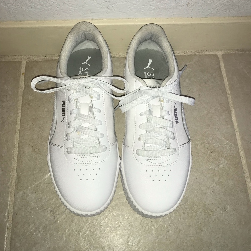 Women’s White Puma Tennis Shoes, Size 8 1/2